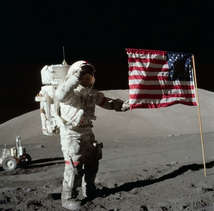 Какая зарплата у астронавтов США?