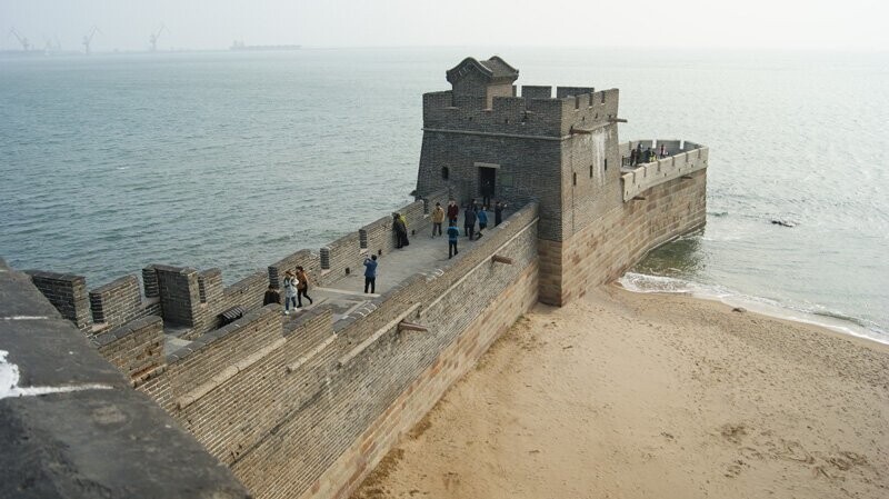 Там где Китайская стена выходит в море