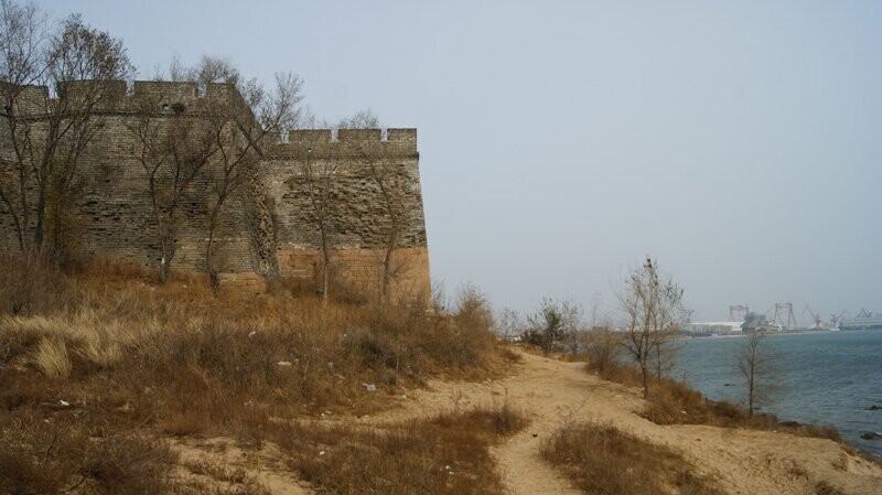 Там где Китайская стена выходит в море