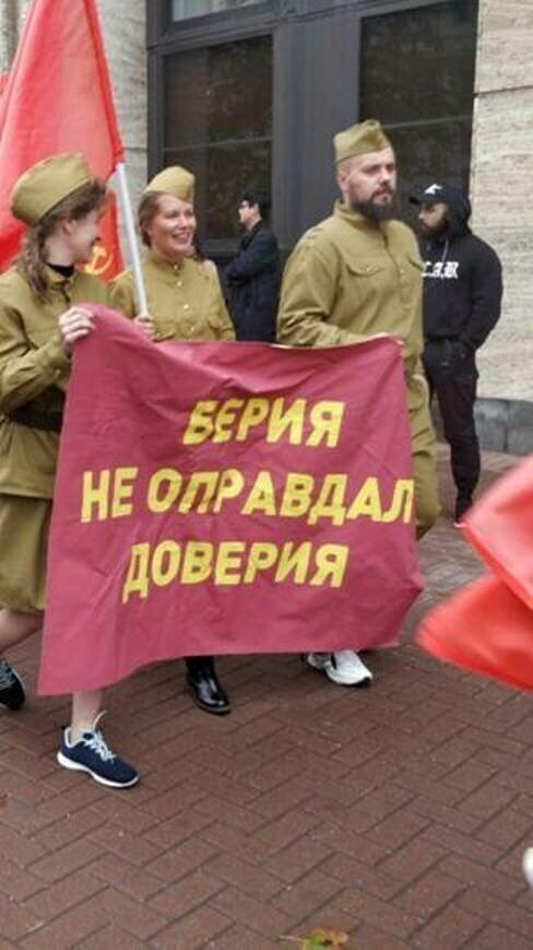 Митинг оппозиции в Москве оккупировали фрики и маргиналы