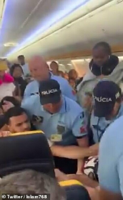 Пассажира пожизненно отстранили от полетов за скандал на борту
