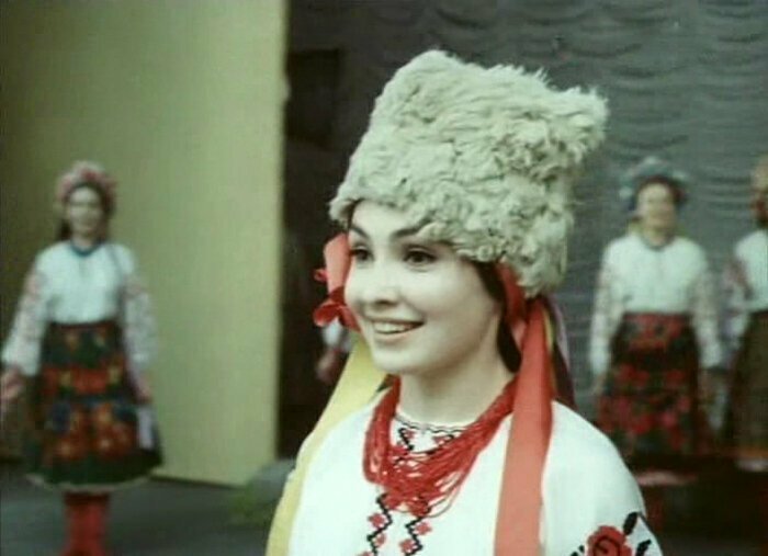 Кстати на фото артистка СССР - Людмила Гарница.. а не то что вы подумали..