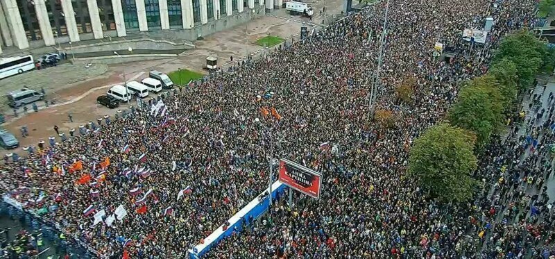 Почему оппозиция предпочитает несогласованные митинги?