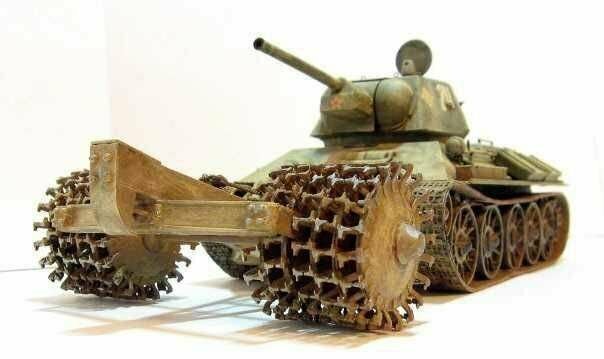 Трал Мугалева был сконструирован из опорных катков танка Т-34-76, но из-за высокой цены и большого веса к испытаниям допущен не был
