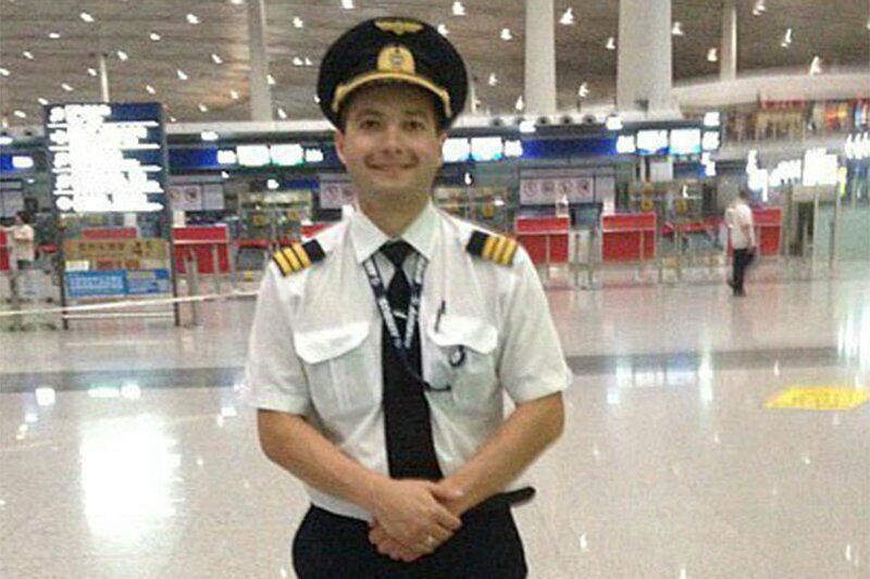 «Пилот - гений!»: пассажиры аварийного рейса «Уральских авиалиний» благодарят экипаж