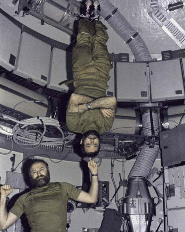 Как пить коньяк и устроить забастовку в космосе: страшные, смешные и загадочные истории астронавтов