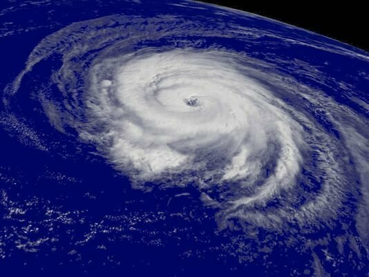 12. 3 урагана могут произвести больше энергии, чем ядерные установки всего мира, всего за 10 минут