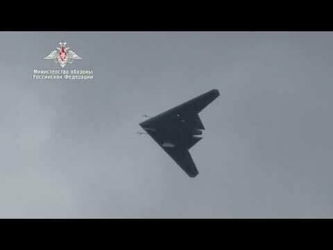 Минобороны опубликовало расширенное видео полёта БПЛА "Охотник" в сопровождении истребителя Су-30СМ 