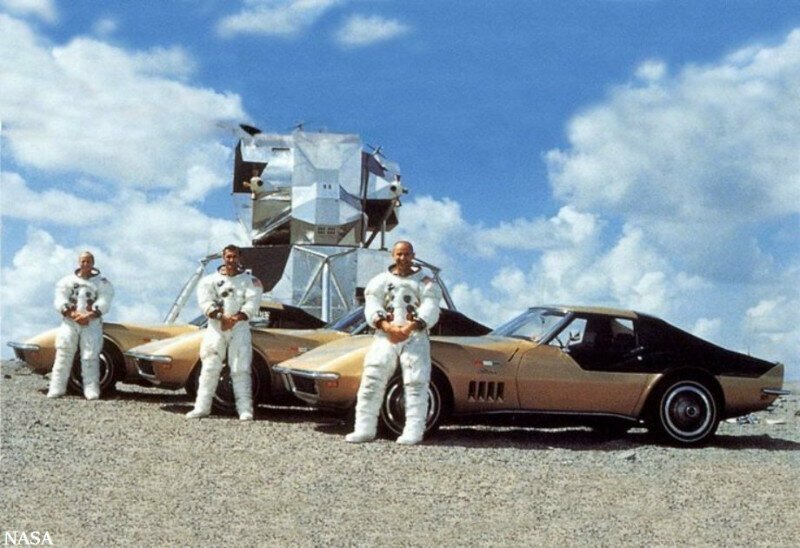 Экипаж Аполло-12 австронавты Чарльз Конрад, Ричард Гордон, Алан Бин перед полетом купили себе три одинаковых спорткара Corvette. 1969