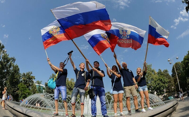 «Флаг рекордсмен»: 24 августа в Москве отметят 350-летие российского «триколора»
