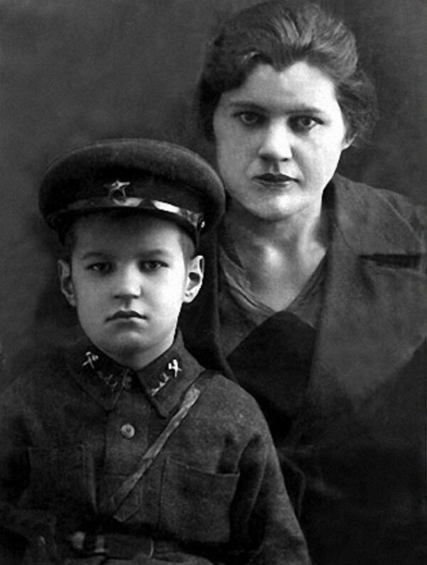 Мария Сергеевна Гоголева с сыном Георгием Бурковым