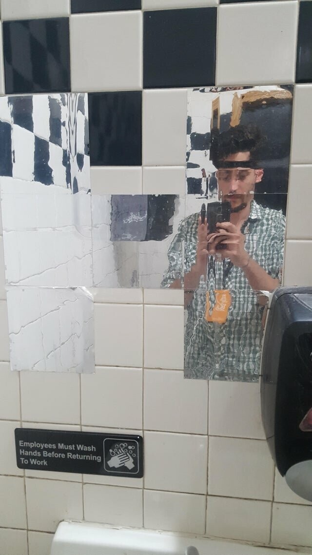 2. Зеркало в ванной комнате