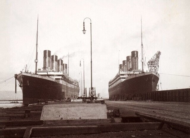 Недавно построенные лайнеры White Star Line "Титаник" и "Олимпик" в порту Белфаста, 1912 год