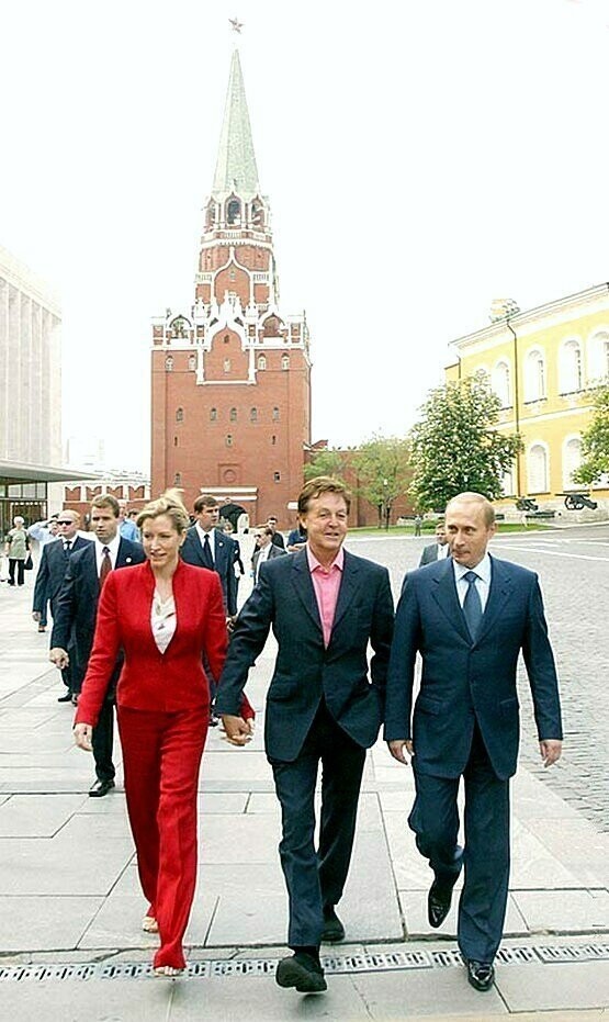  Сэр Пол Маккартни с личным гидом по фамилии Путин на Красной площади