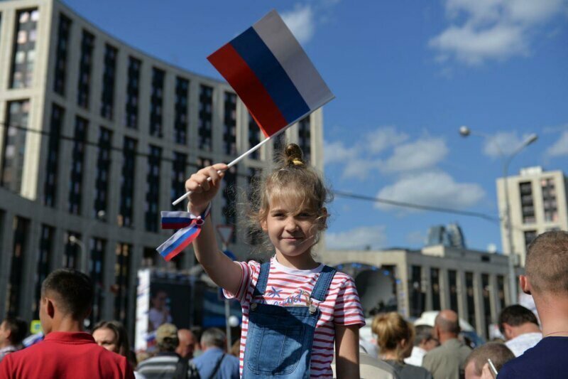 Рекорд России: огромный «триколор» стал символом единства россиян