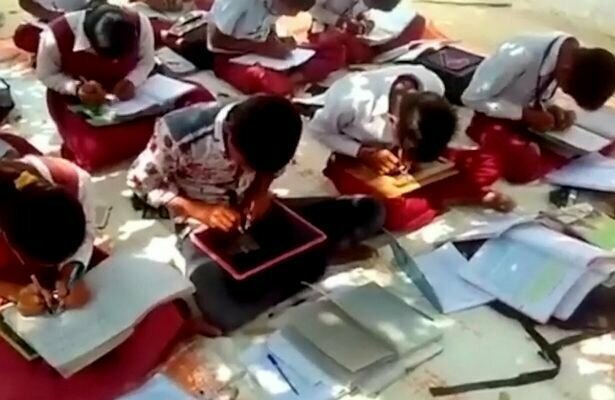 В индийской школе все дети пишут обеими руками, хотя это умеет всего 1% населения Земли