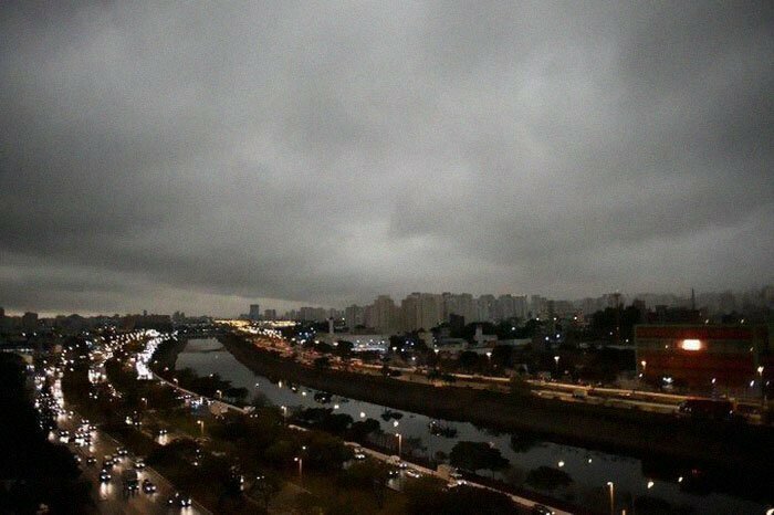 Тьма над Сан-Паулу напугала бразильцев