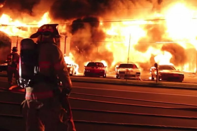 Пожар на съемочной площадке: десятки Chevrolet сгорели в огне