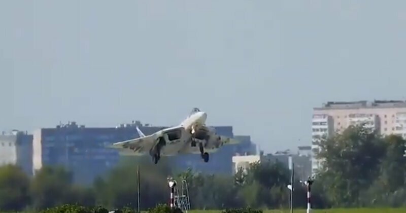 Су-57 отличился необычной посадкой