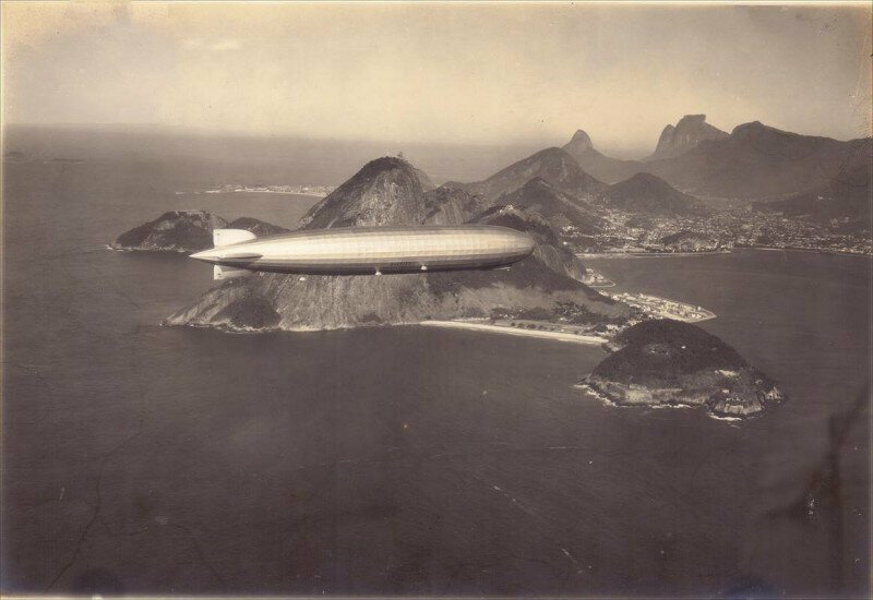 LZ 127 Граф Цеппелин над Рио-де-Жанейро, около 1939 г.