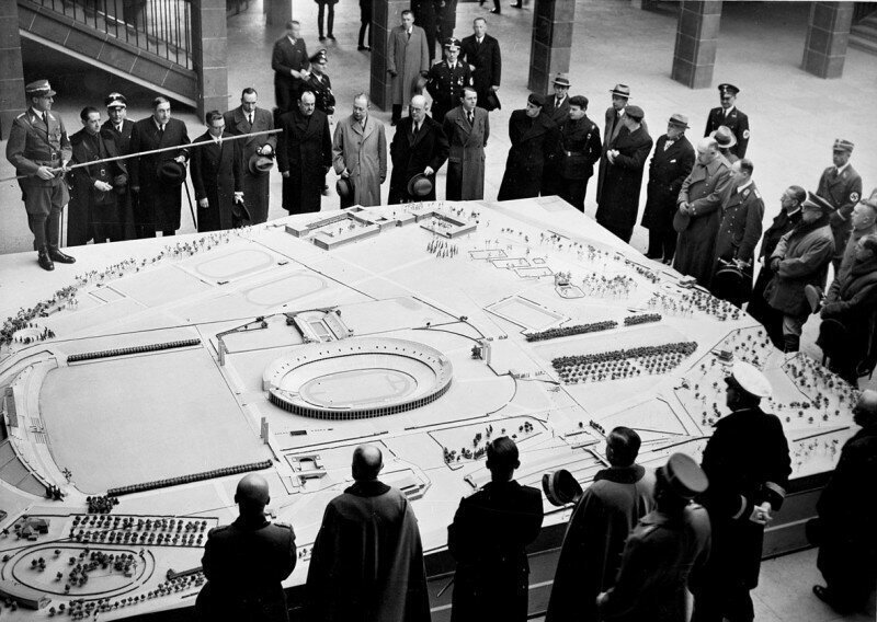 бсуждение проекта спортивных объектов для XI Летних Олимпийских игр. Берлин, Германия, 1930-е.