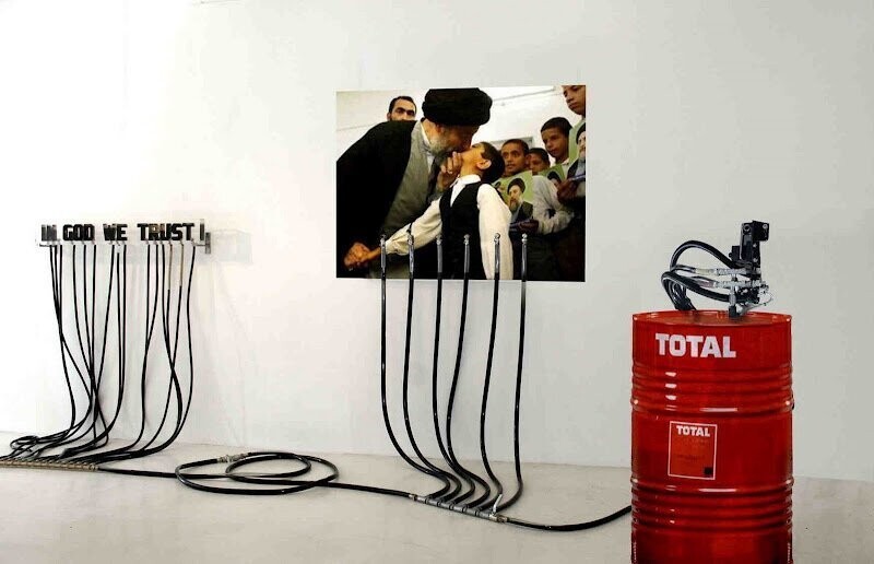 Инсталляции художника Андрея Молодкина о том, что нефть – плоть и кровь экономики Запада