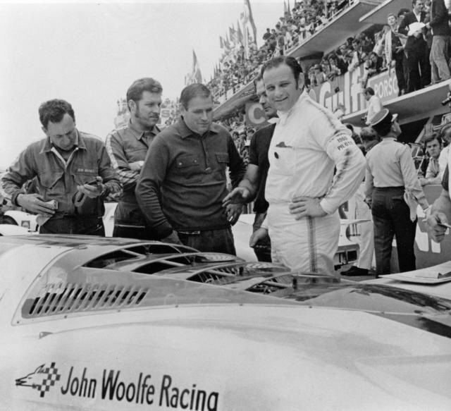 Для британца Джона Вульфи первый круг Ле-Мана-1969 стал последним в жизни. Как и многие пилоты того времени гонщик Porsche не пристегнулся ремнями безопасности после старта…