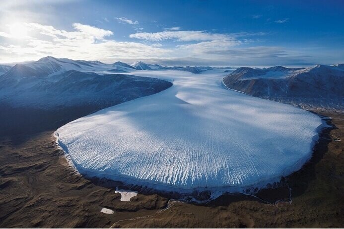 Ватнайёкюдль — самый крупный ледник в Исландии. В общей сложности путешествие Мартина обошлось ему в миллион евро, большая часть из которых была получены от спонсоров. 