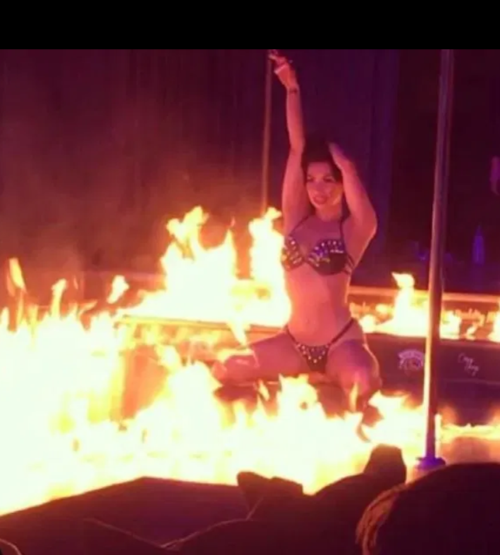 Действительно зажгла: участница конкурса стриптиза устроила пожар на сцене