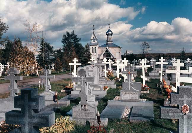 Кладбище Руквуд является самым большим в Австралии по количеству на нём захоронений русских православных людей. Здесь захоронено около 5000 русских