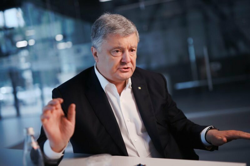 Порошенко отчаянно сопротивлялся, но парламент вынес ему приговор