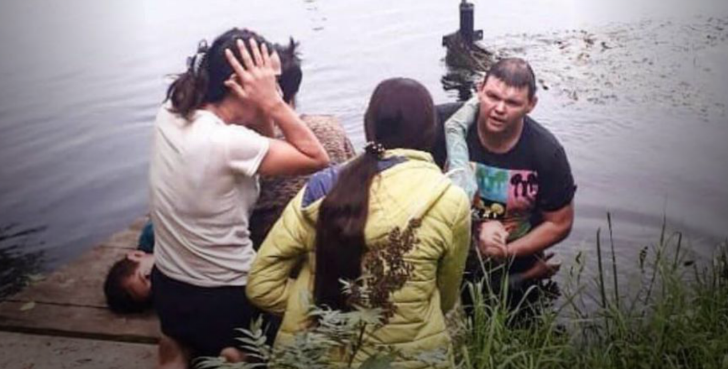 Артемий Челюбеев вытащил со дна реки двух утонувших детей