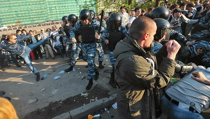 Почему люди дебоширят на митингах – видео Следственного комитета РФ  убедительно объясняет всё