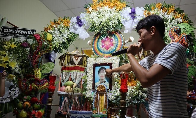 Вьетнамец сыграл свадьбу на похоронах невесты