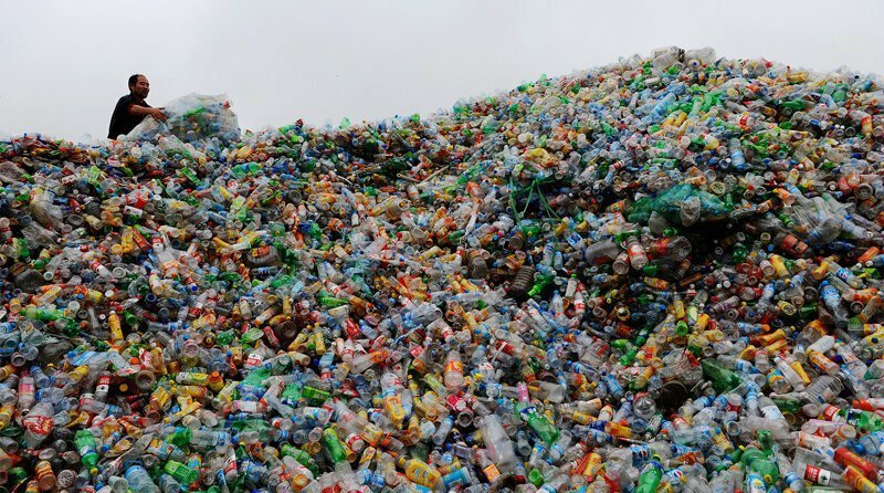 В Россию стали больше импортировать пластиковых отходов из-за отсутствия раздельного сбора мусора. 