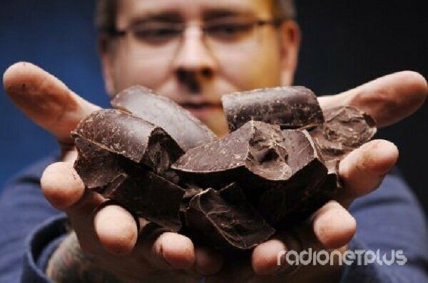 1. Английская шоколадная фабрика Cadbury в 1842 году выпустила первую шоколадную плитку в мире.