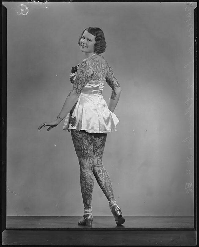 Будучи артисткой цирка, Бетти Бродбент стала делать себе татуировки, чтобы зарабатывать на жизнь в зимний период, когда цирковой сезон всадников родео заканчивался
