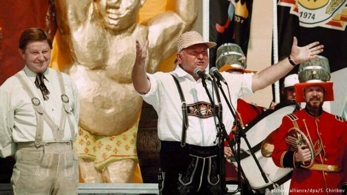  17 июля 1999 года Юрий Лужков открыл в Лужниках первый Большой московский фестиваль пива