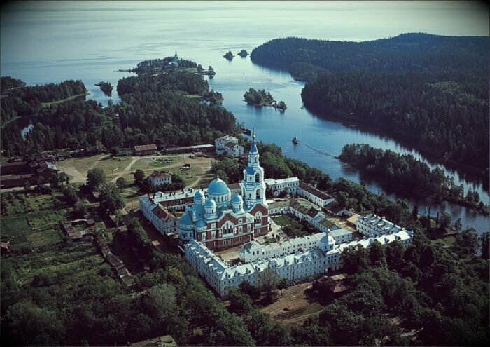 Десять мест в России, которые однозначно стоит посетить туристам