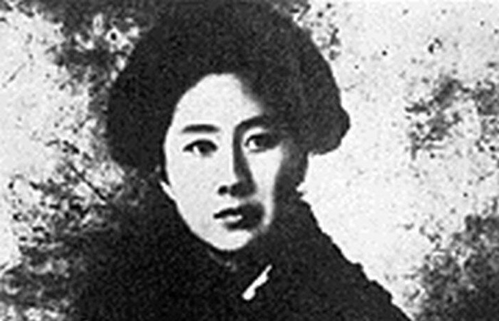 Цю Цзинь. Феминистка, революционер, поэт.