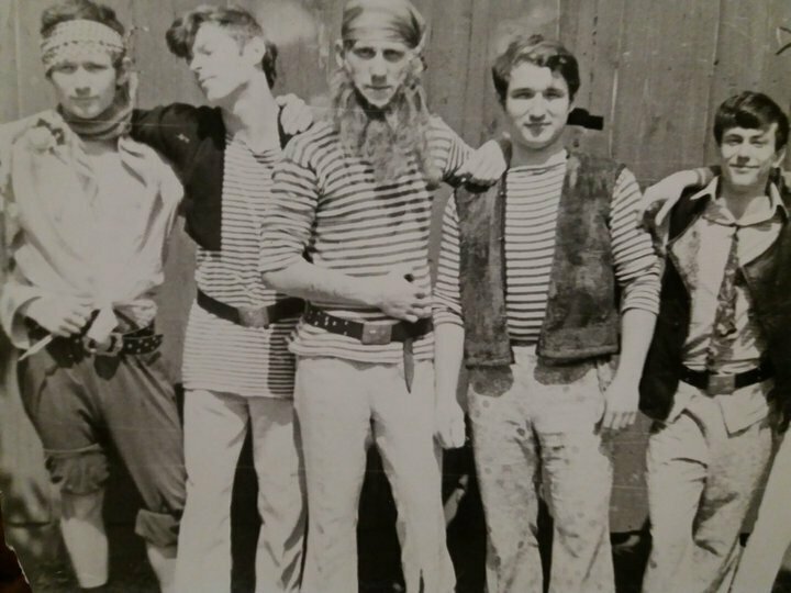 Ученики старших классов. Гомель, район «Гомсельмаш», начало 1970-х годов. Фото: архив Юрия Глушакова