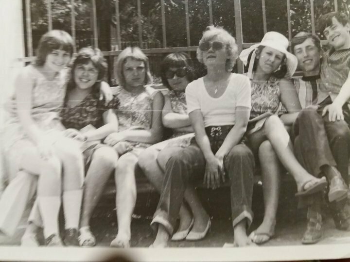 Ученики 10 класса школы № 25 города Гомеля. Парк Луначарского, лето 1973 года. Фото: архив Юрия Глушакова 