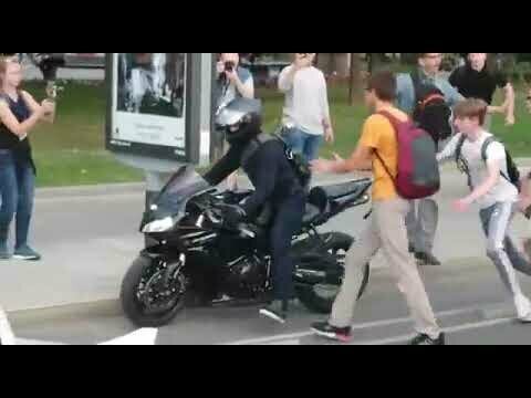 Мотоциклист оказался не в том месте не в то время 