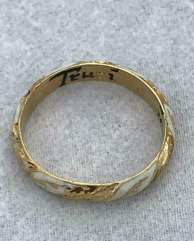 Пенсионерка нашла кольцо, которое, вполне возможно, принадлежало великому Шекспиру