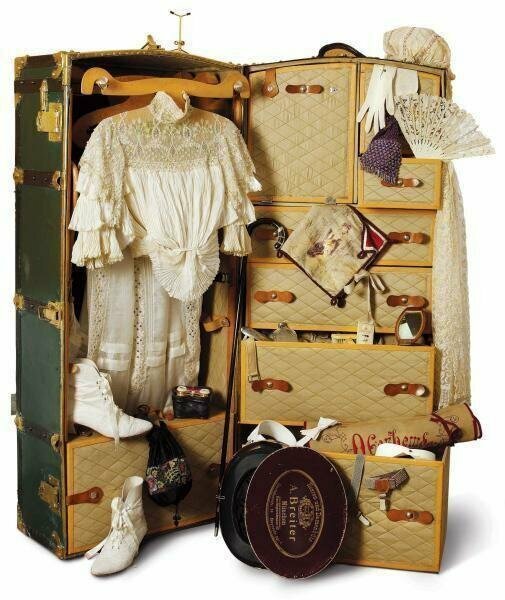 Дамский чемодан начала XX века