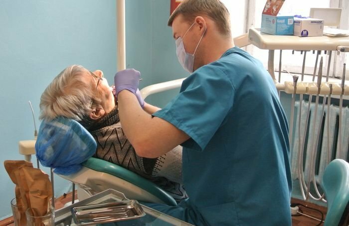 Врач-стоматолог Антон Осютин переехал из Смоленска в поселок Голынки