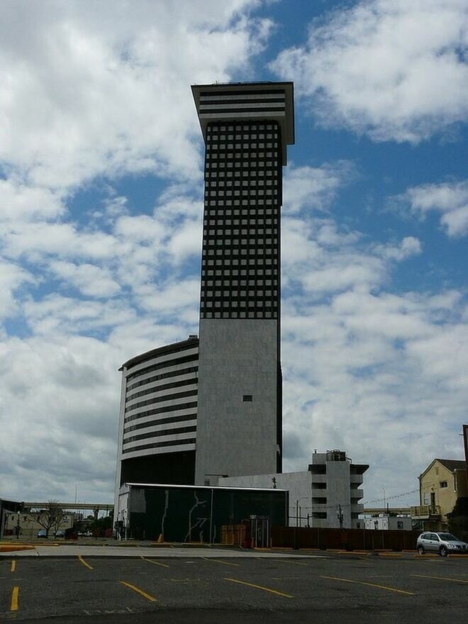 9. Башня Plaza, США