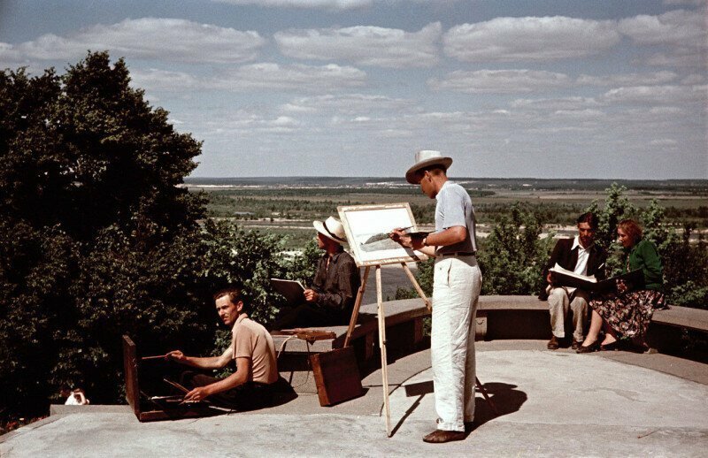 Студенты Киевского художественного института на пленере. Фото Семена Фридлянда. 1950-е