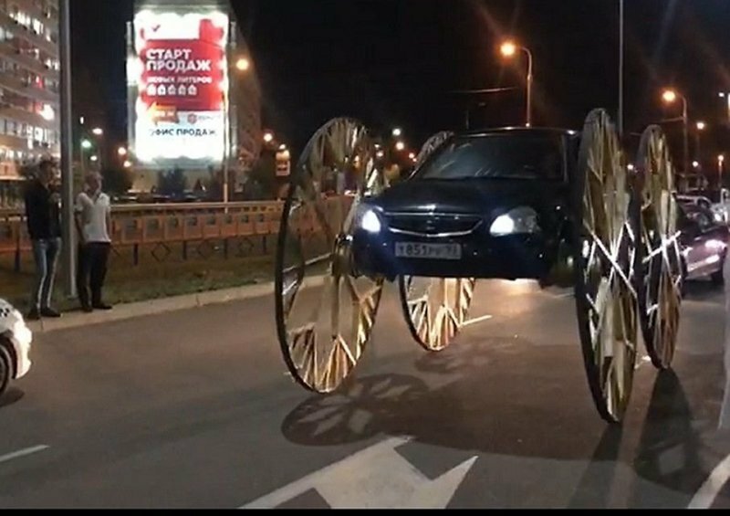 В Краснодаре появилась самая высокая в мире «Приора» на гигантских самодельных колесах