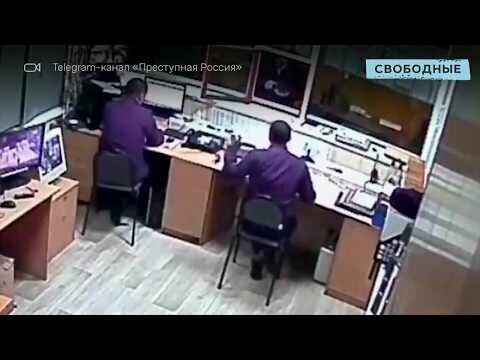 Саратовский полицейский обматерил и напал на гражданина 